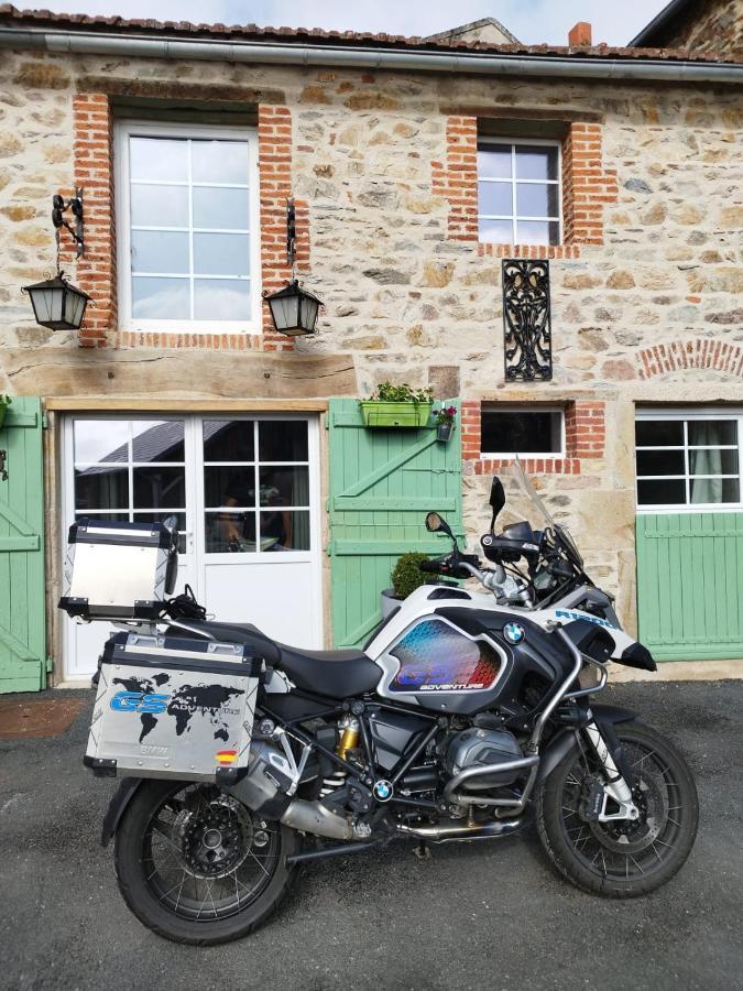 La Grenouille Amoureuse Menat Exterior foto