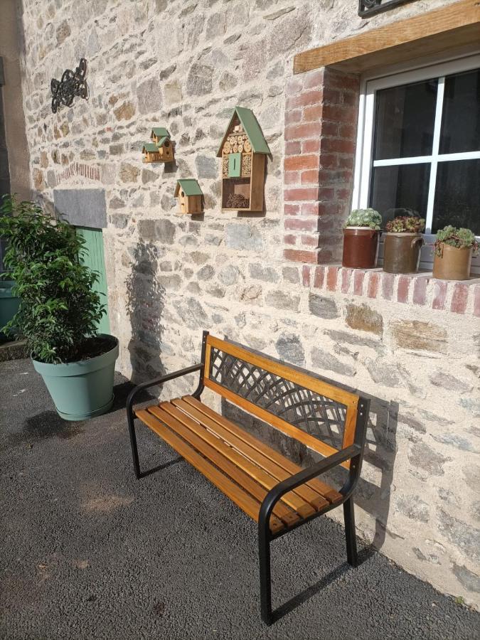 La Grenouille Amoureuse Menat Exterior foto